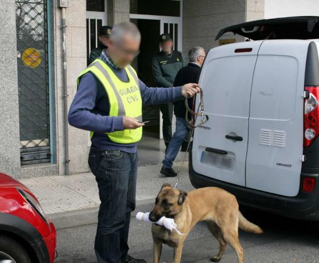 Operación antidroga en A Estrada se salda con una pareja detenida y dos registros
