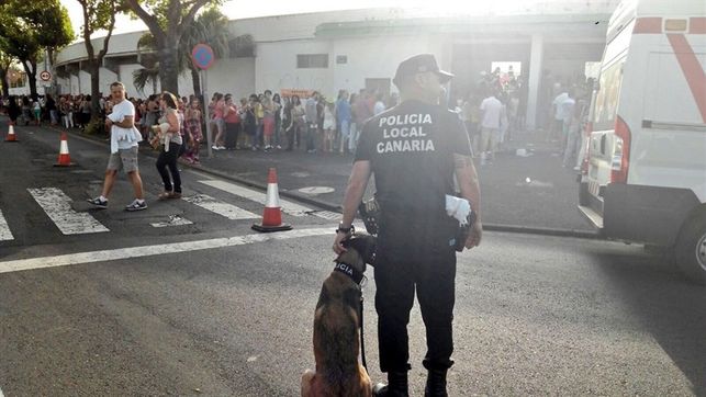 La Unidad Canina de la Policía Local detecta a un camarero con cinco pastillas de éxtasis
