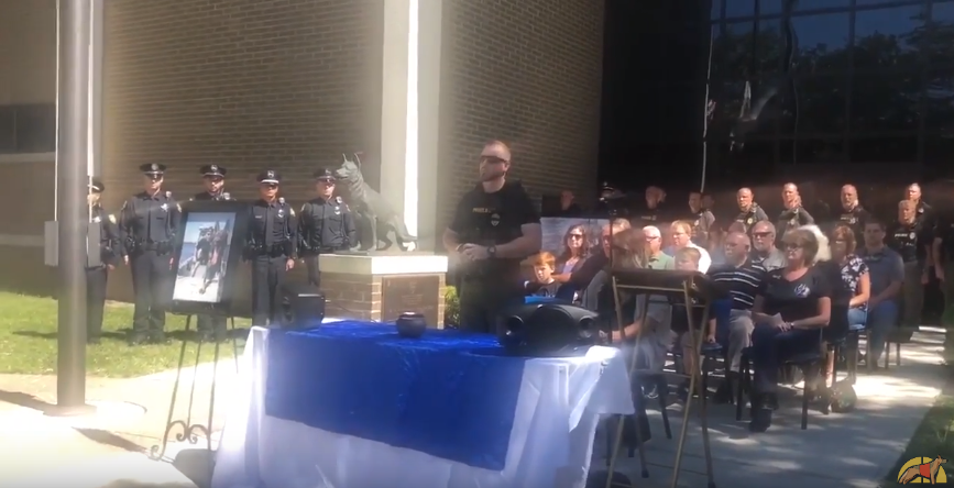 Adiós a Fang, el perro policía al que un criminal mató de un disparo