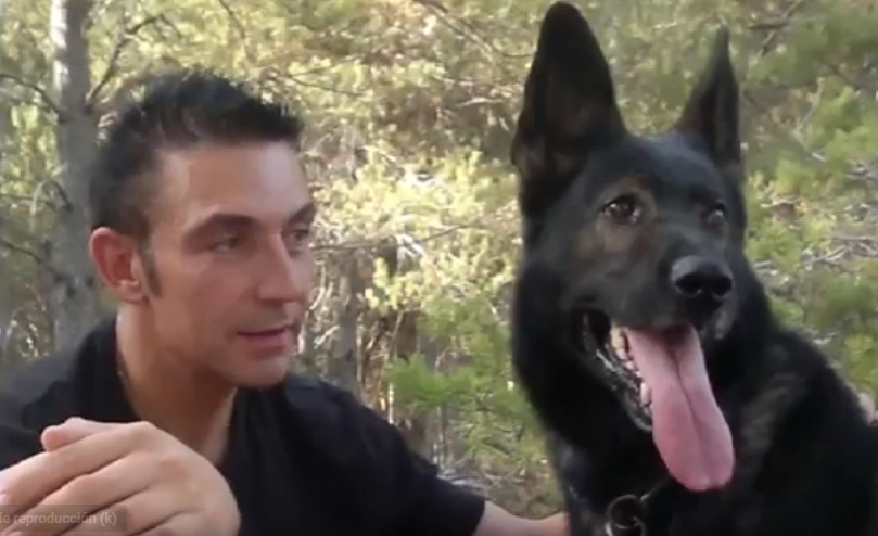 Homenaje a Quercus, un perro policía